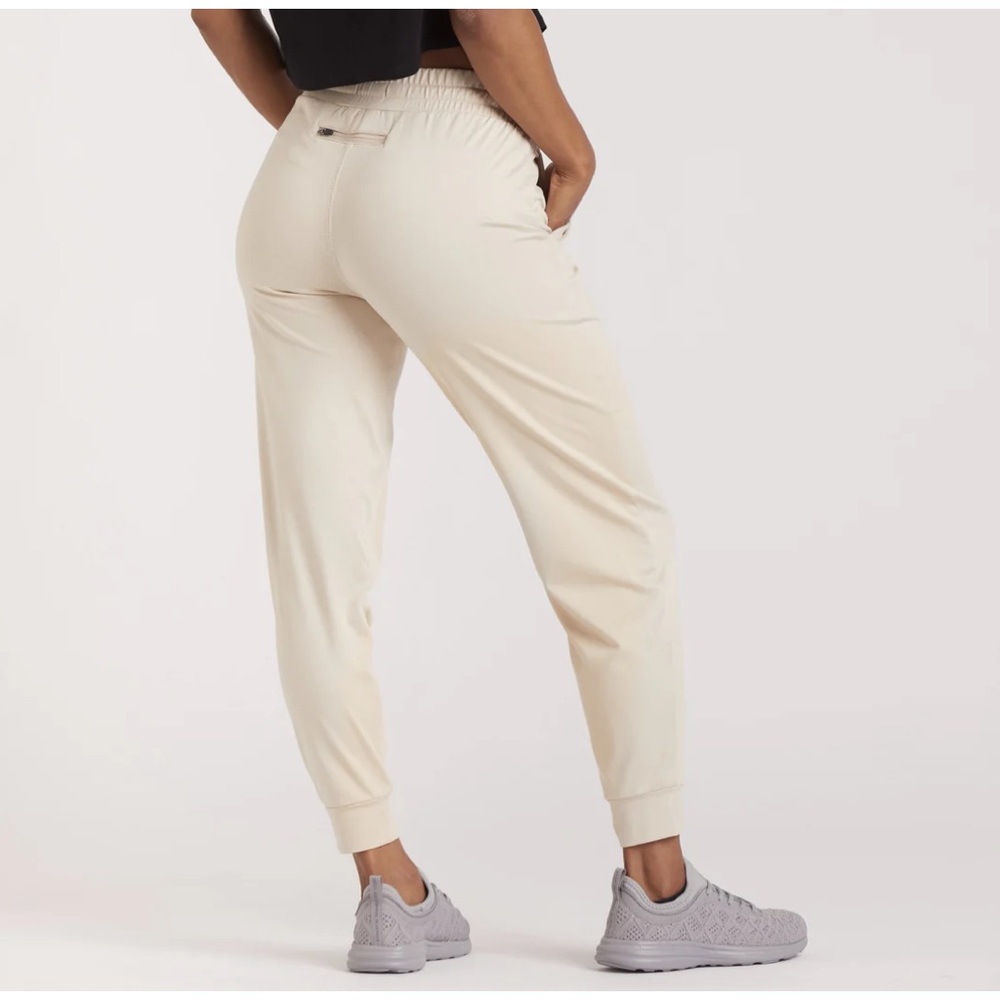 New In Bag Feat Women's Roam Joggers In Heather Oatmilk